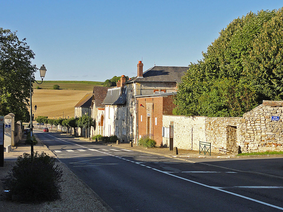la mairie, les 3 maisons, et la plaine