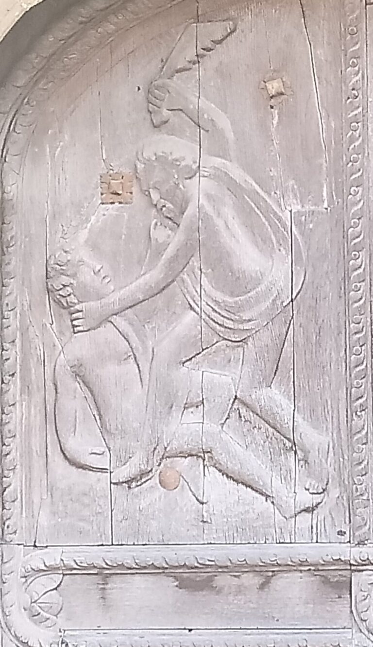 Bas-relief sur bois, portail ouest église de Vétheuil, XVIII° s.