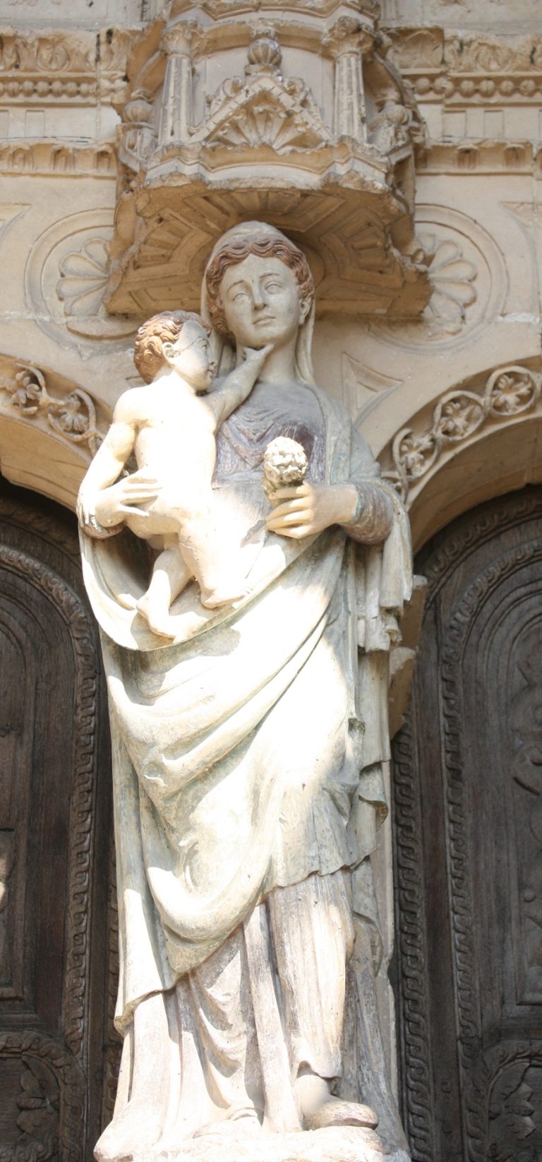 L&rsquo;église et la fête de la Nativité à Vétheuil, curiosités
